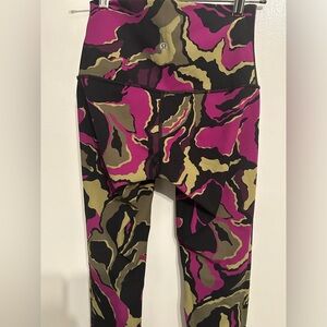 Lululemon leggings, Groovy print